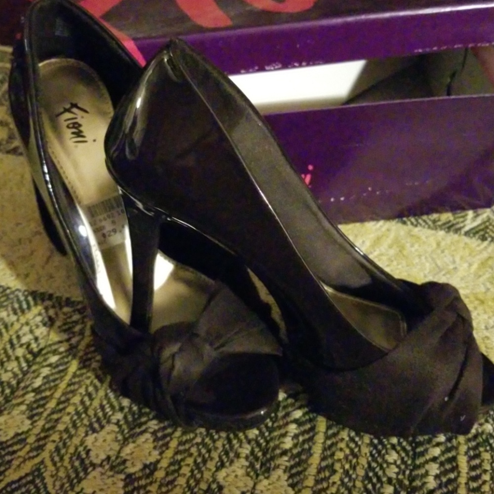 Shoes - Picture 2 of 3